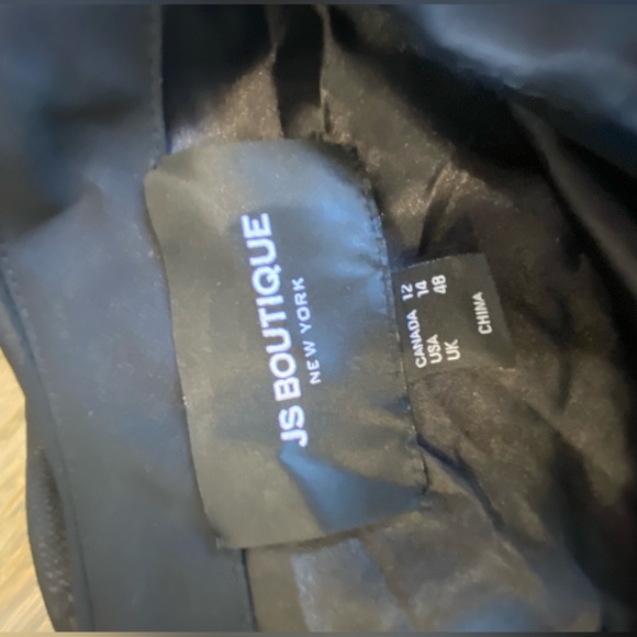 Little black dress with a little extra! Beautiful flattering style - Picture 3 of 4